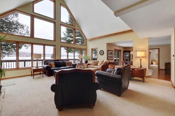 TV, fireplace, DVD player