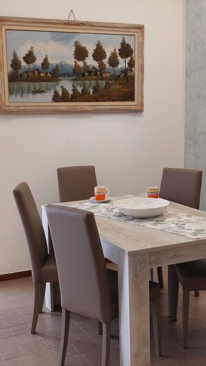 Dining - Gardenia Holiday Apartment - 50 m from the lake (Lazise)