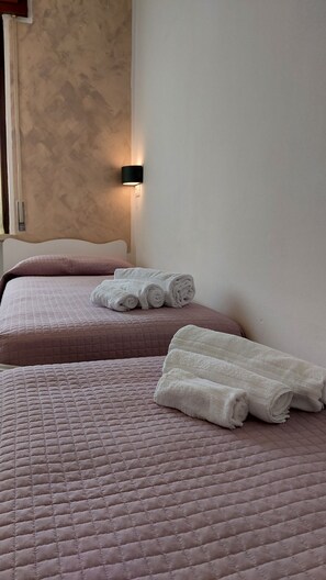 2 habitaciones, tabla de planchar con plancha y wifi gratis