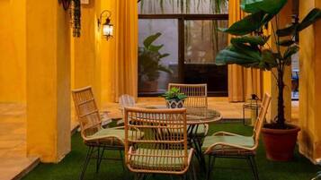 Villa | Buiten dineren