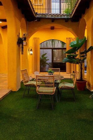 Villa | Outdoor dining - Remarkable 4-bed Villa in Retalhuleu, Guatemala (Retalhuleu)