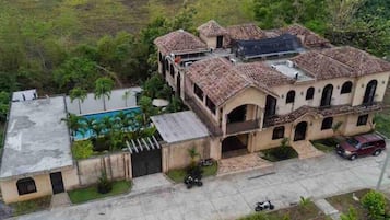 Villa | Exterior