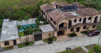 Remarkable 4-bed Villa in Retalhuleu, Guatemala