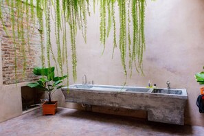 Villa | Bathroom | Shower, hair dryer, towels - Remarkable 4-bed Villa in Retalhuleu, Guatemala (Retalhuleu)