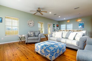 House, 4 Bedrooms | Living area