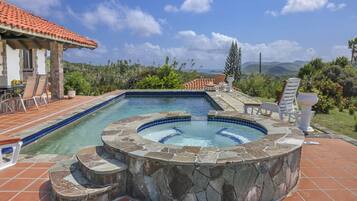 Vila, 1 quarto | Piscina
