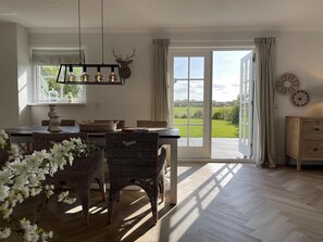 Dining - Holiday home Buitenplaats 5 in Callantsoog. Suitable for 6 people with 3 bedrooms. (Callantsoog)