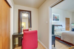 Apartment (0 Bedroom) | Interior - Downtown Oakland Studio, 6 Mi to Toll Plaza Beach! (Oakland)