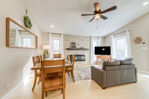 Interior - Raleigh Vacation Rental ~ 13 Mi to Downtown! (Raleigh)