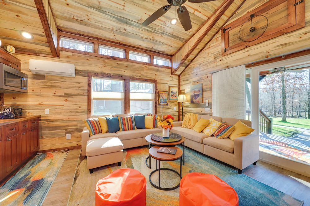 Hook, Line & Sinker Retreat w/ Fire Pit! - Horatio, AR
