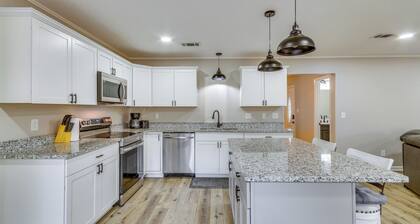 Pensacola Home w/ Private Yard: 7 Mi to Downtown!