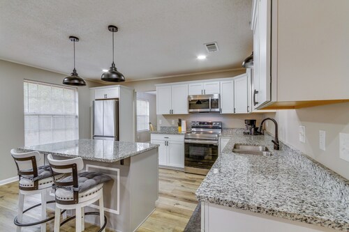 Pensacola Home w/ Private Yard: 7 Mi to Downtown!