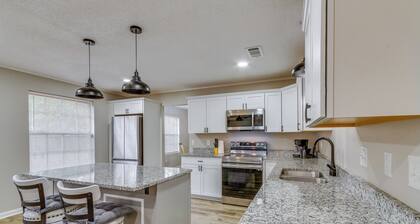 Pensacola Home w/ Private Yard: 7 Mi to Downtown!