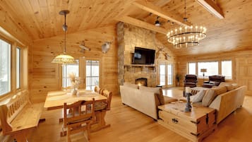House (4 Bedrooms) | Interior