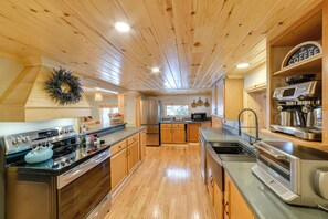 House (4 Bedrooms) | Interior