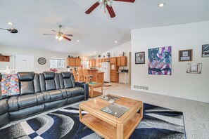 House (3 Bedrooms) | Interior