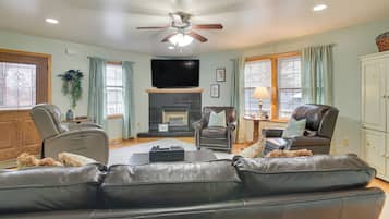 House (4 Bedrooms) | Interior