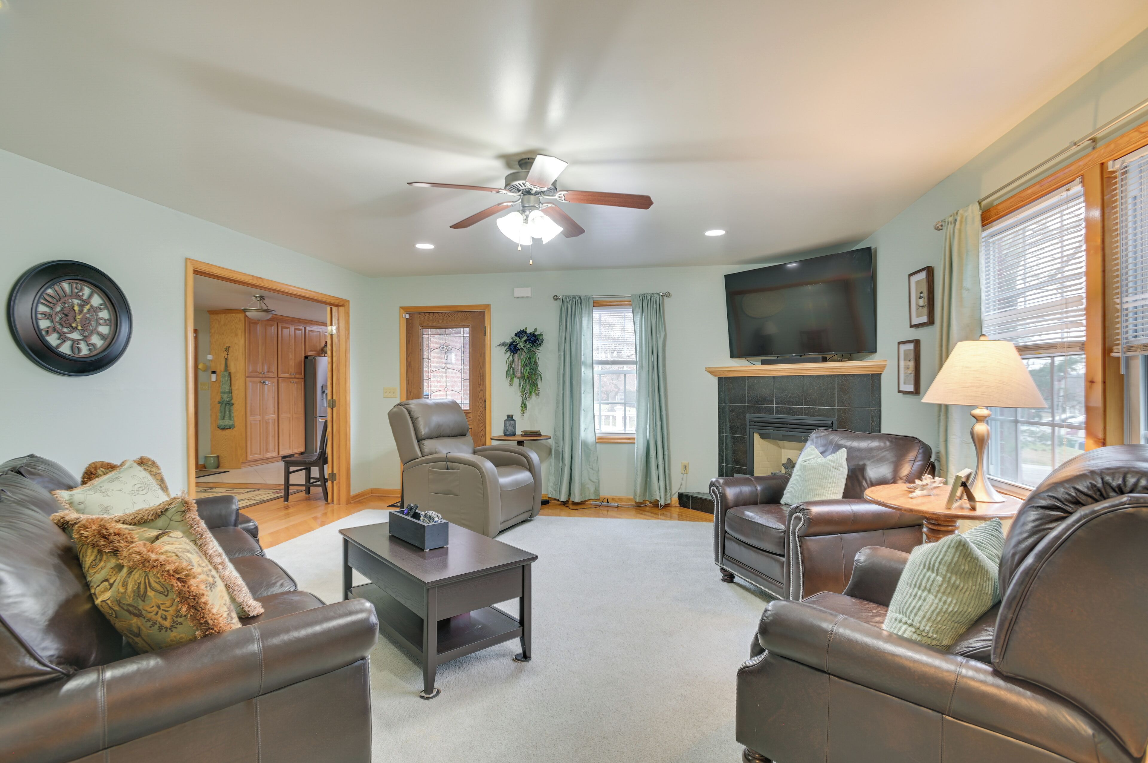House (4 Bedrooms) | Front of property