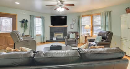 Large Home w/ Deck & Grill ~ 9 Mi to Virginia Tech