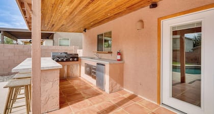 Gorgeous Green Valley Home: Patio & Private Pool!