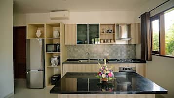 Fridge, oven, stovetop, toaster
