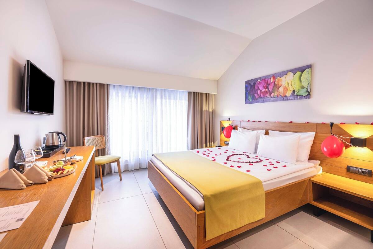 Premium Double Room, Partial Sea View | Premium bedding, minibar, in-room safe, desk