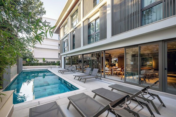 Seasonal outdoor pool, open 9:00 AM to 6:30 PM, pool umbrellas