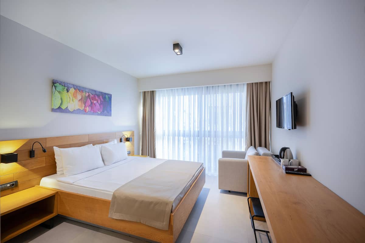 Kamar Double Standar | 1 kamar tidur, seprai premium, minibar, dan brankas