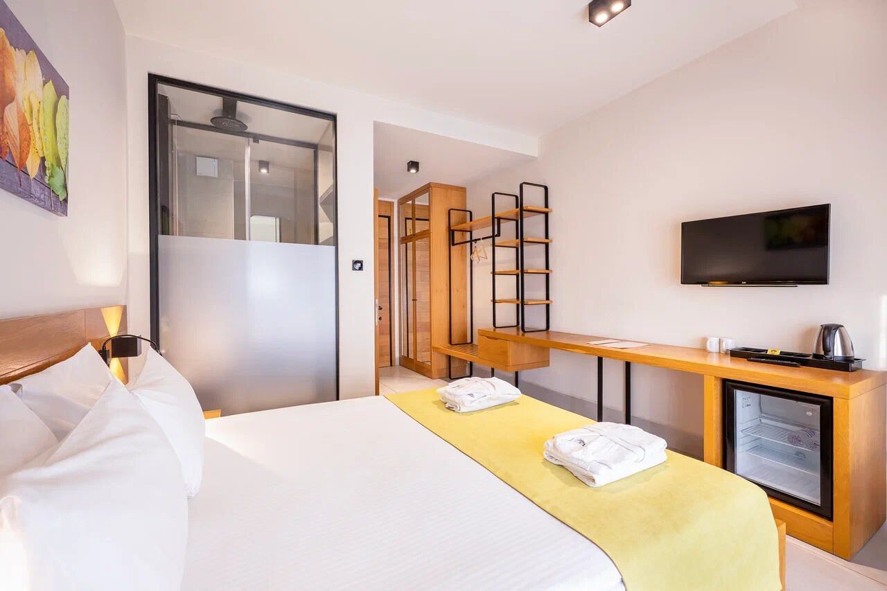 Premium bedding, minibar, in-room safe, desk