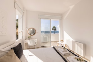 4 bedrooms, bed sheets - Faros Seaside Villa Larnaca (Pervolia)