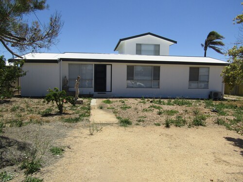 Seaview Retreat - Modern 3 bedroom holiday home