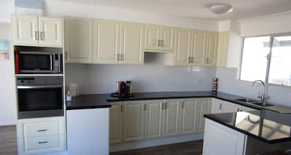 Seaview Retreat - Modern 3 bedroom holiday home