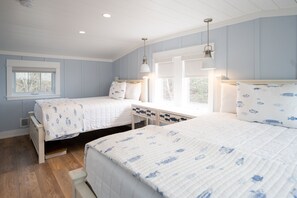 4 bedrooms, iron/ironing board, free WiFi, bed sheets - Charming Cottage, Private Lake MI Beach (West Olive)