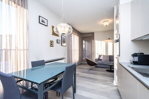 Comfort Apartment | In-room dining - RentPlanet - Apartament Lubicz (Kraków)
