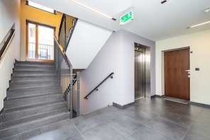 Staircase - RentPlanet - Apartament Lubicz (Kraków)