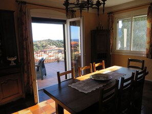Dining - Villa Type MAS Catalan SUR LES Hauteurs DE Port-vendres VUE SUR MER ET Port (Port-Vendres)