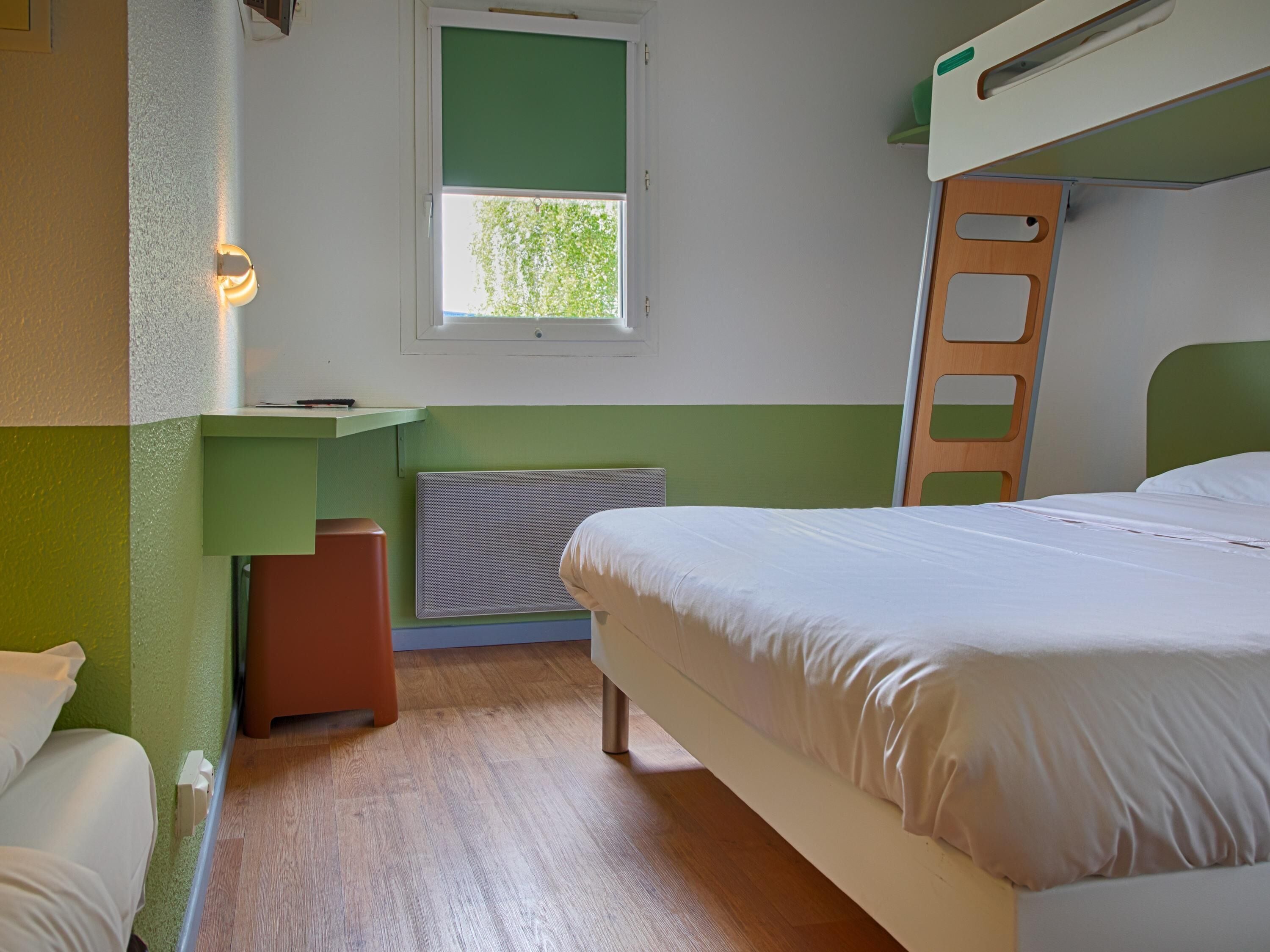 Family Room, 2 Double Beds | Blackout drapes, free WiFi, bed sheets