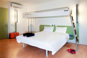 Blackout drapes, free WiFi, bed sheets