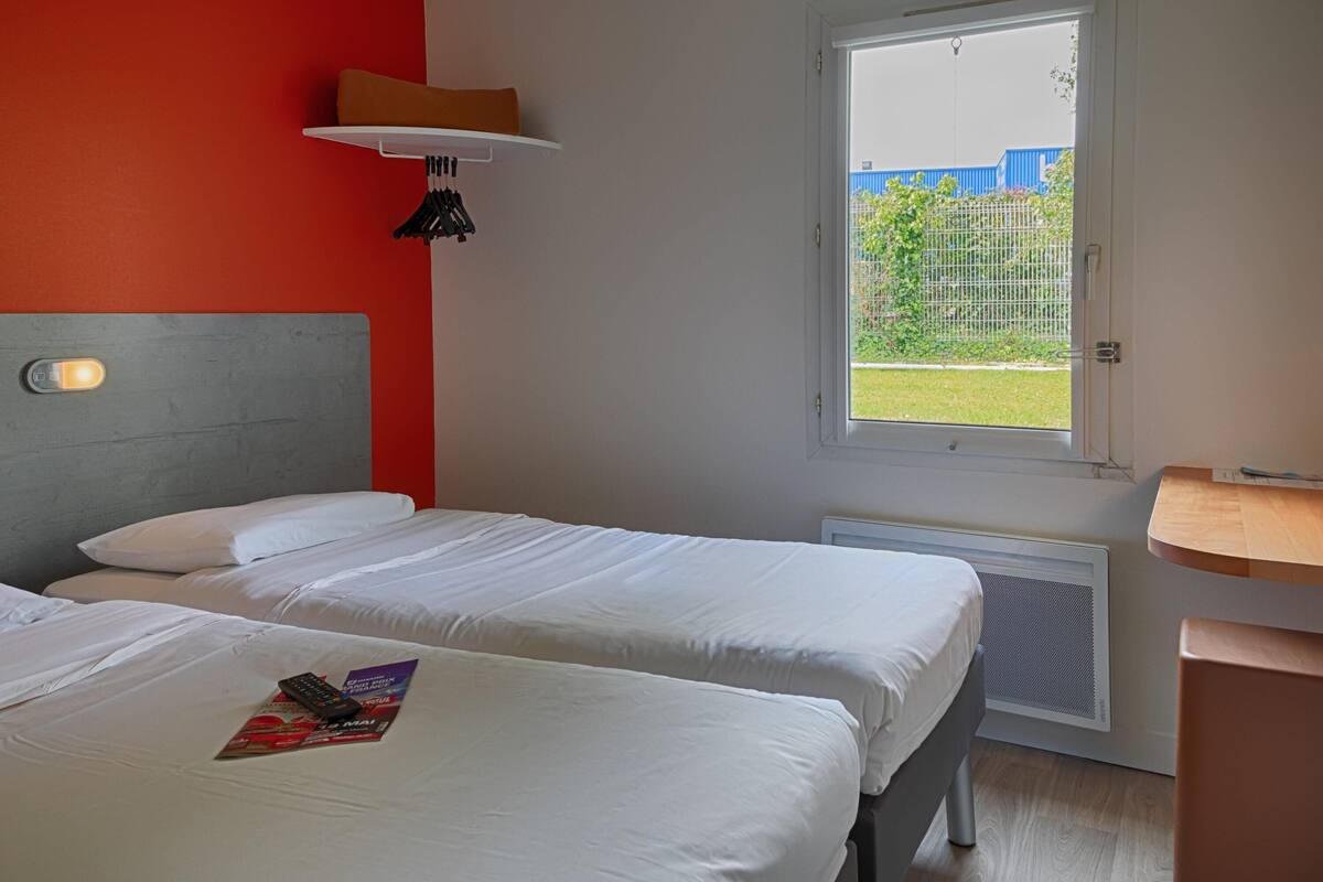Room, 2 Twin Beds | Blackout drapes, free WiFi, bed sheets