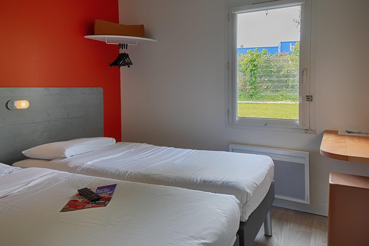 Room, 2 Twin Beds | Blackout drapes, free WiFi, bed sheets