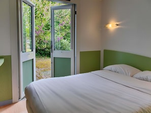 Room, 1 Twin Bed | Blackout drapes, free WiFi, bed sheets