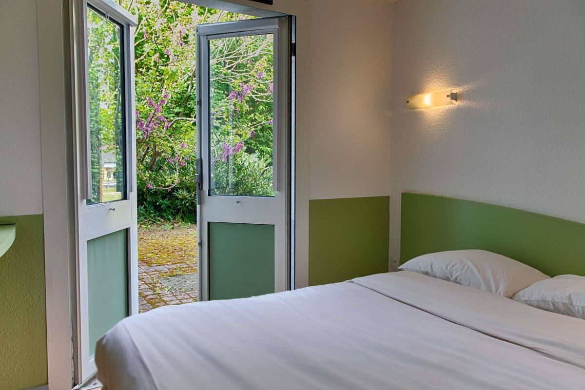 Room, 1 Twin Bed | Blackout drapes, free WiFi, bed sheets