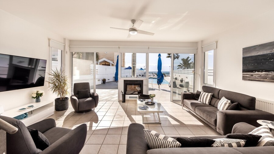 Faros Seaside Villa Larnaca