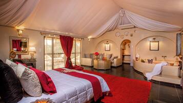 Caja de seguridad en la habitación y decoración personalizada