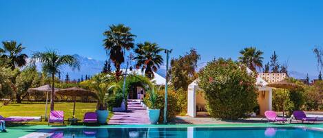 Kolam renang outdoor