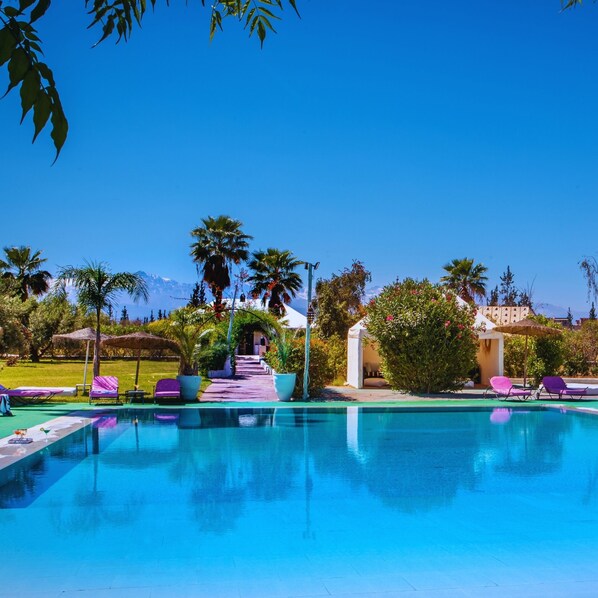 Outdoor pool - Les Jardins D'Issil Maison d'Hôtes (Sidi Abdallah Ghiat)