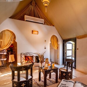 Double Room | In-room safe, individually decorated, individually furnished - Les Jardins D'Issil Maison d'Hôtes (Sidi Abdallah Ghiat)