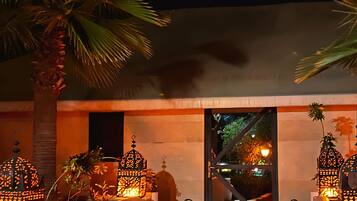 Caja de seguridad en la habitación y decoración personalizada