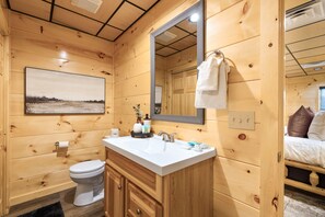 Signature Cabin, Multiple Bedrooms, Hot Tub, River View | Bathroom - Parkway Paradise w Private Hot Tub (Pigeon Forge)