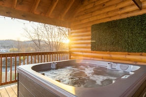 Kabin Khas, beberapa kamar, hot tub, pemandangan sungai | Bathtub spa pribadi